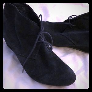 Nine West navy suede bootie size 9